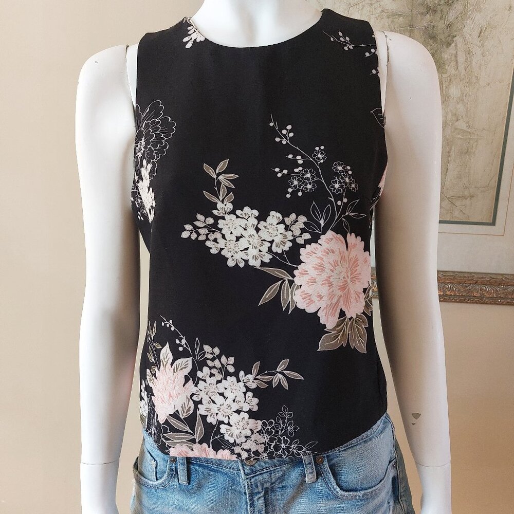 Dynamite Sleeveless Floral Top